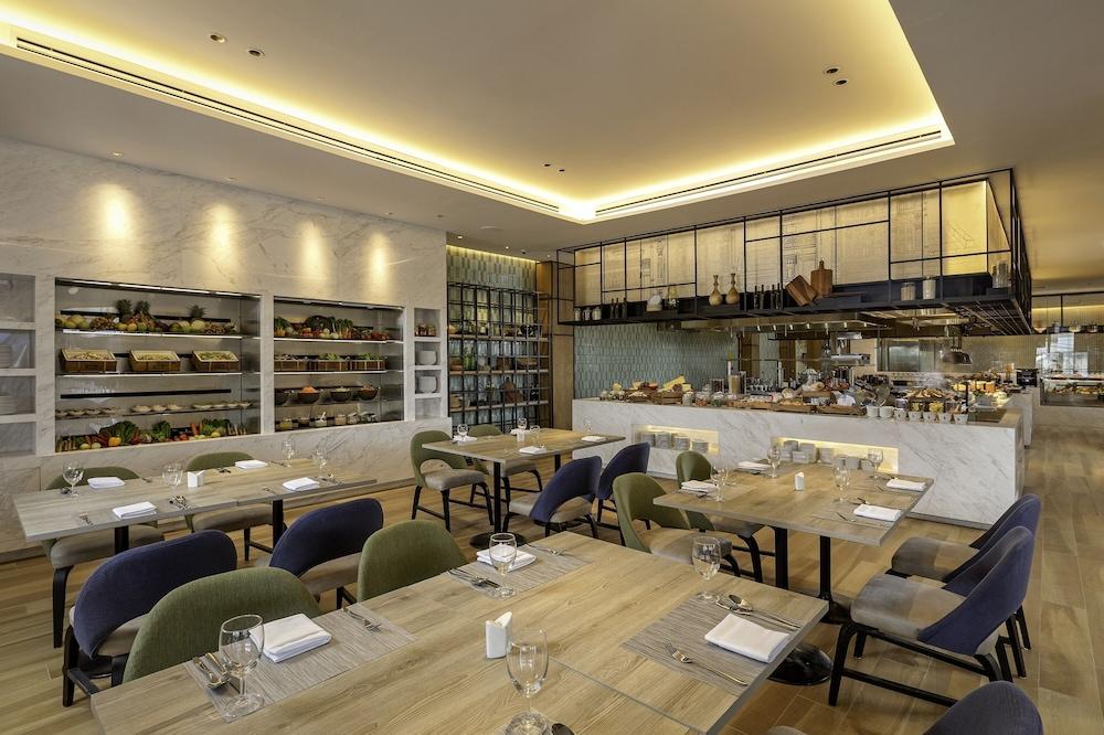 Hotel Courtyard By Marriott Phuket Town Exterior foto