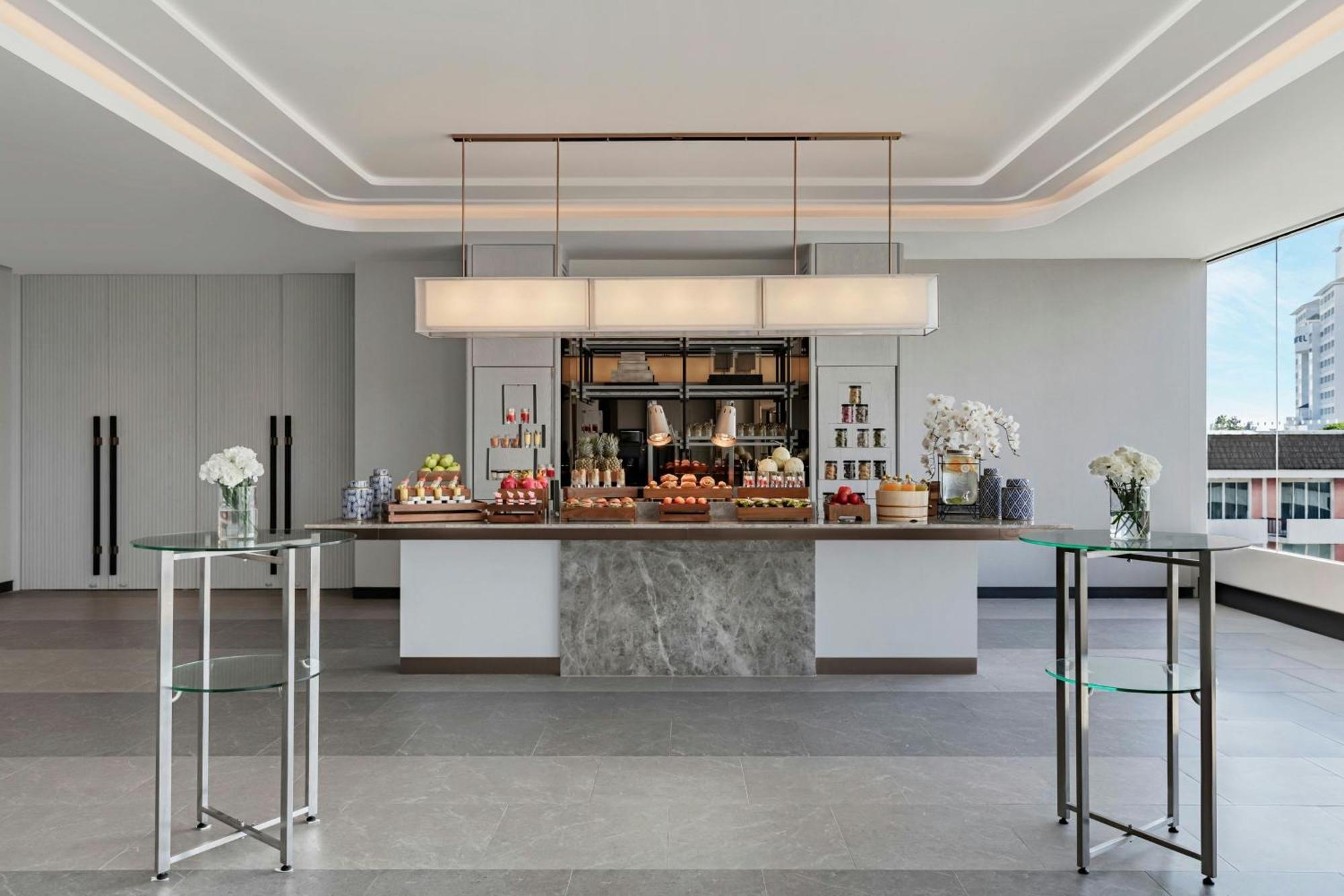 Hotel Courtyard By Marriott Phuket Town Exterior foto