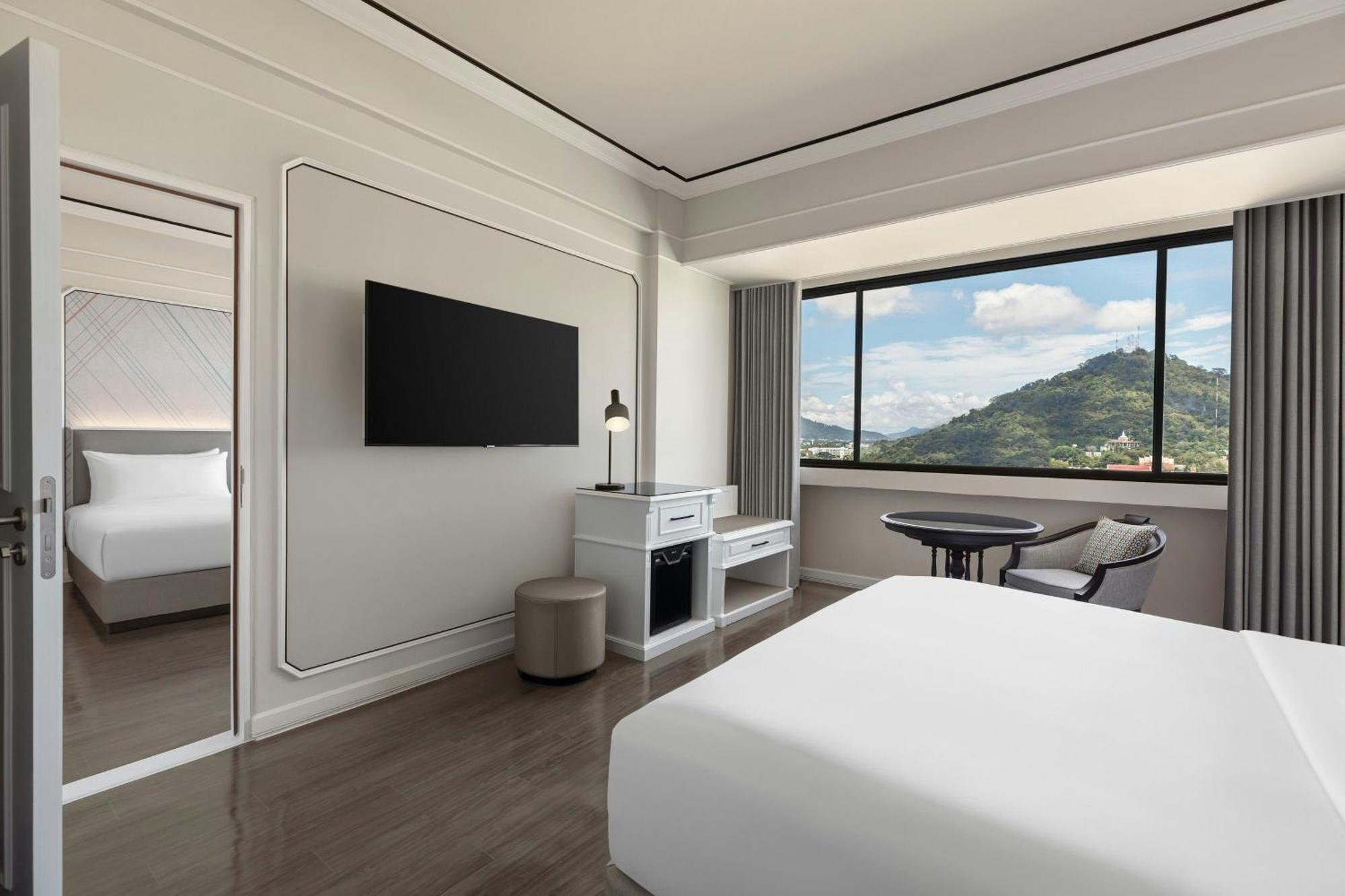 Hotel Courtyard By Marriott Phuket Town Exterior foto