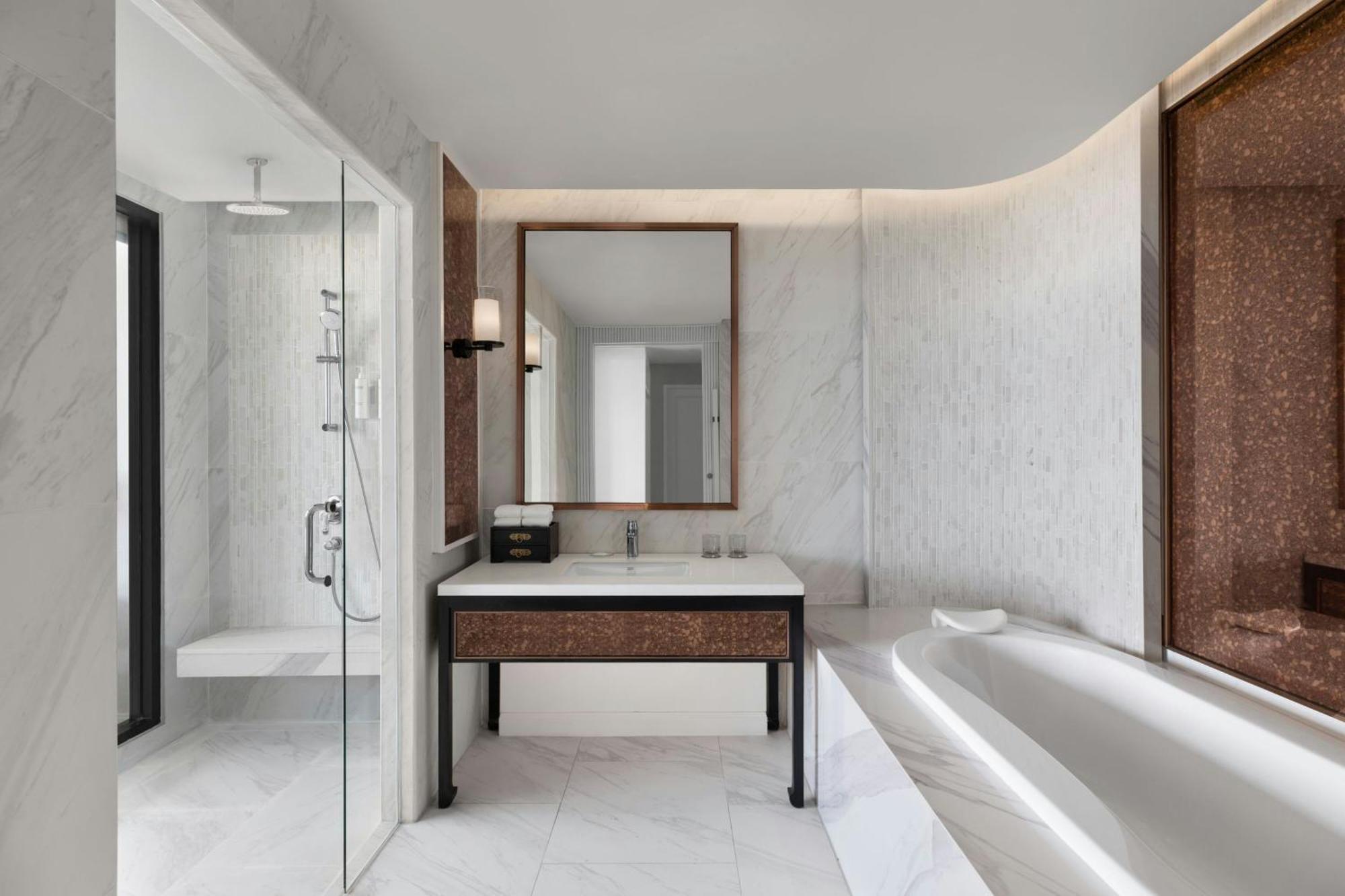 Hotel Courtyard By Marriott Phuket Town Exterior foto