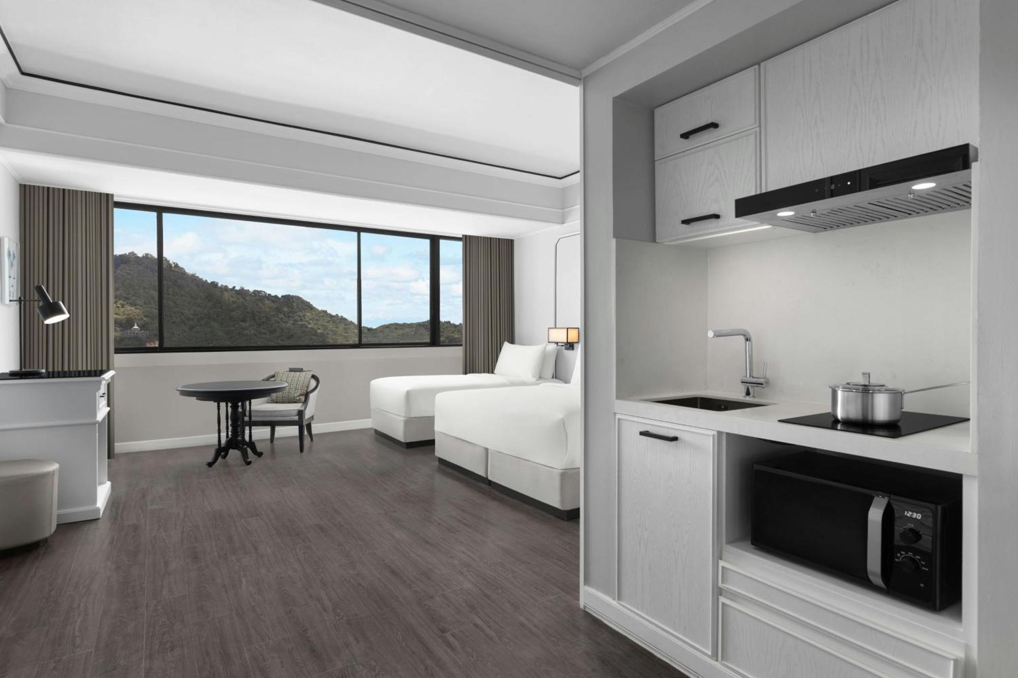 Hotel Courtyard By Marriott Phuket Town Exterior foto