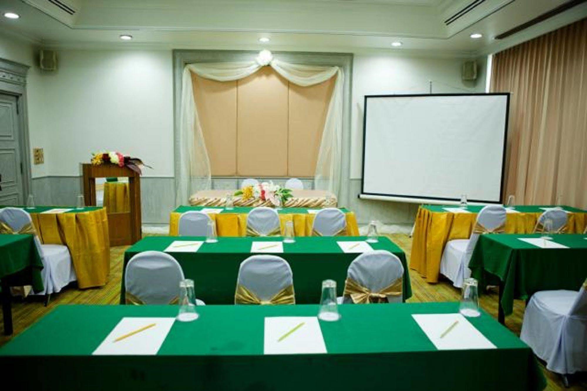 Hotel Courtyard By Marriott Phuket Town Exterior foto