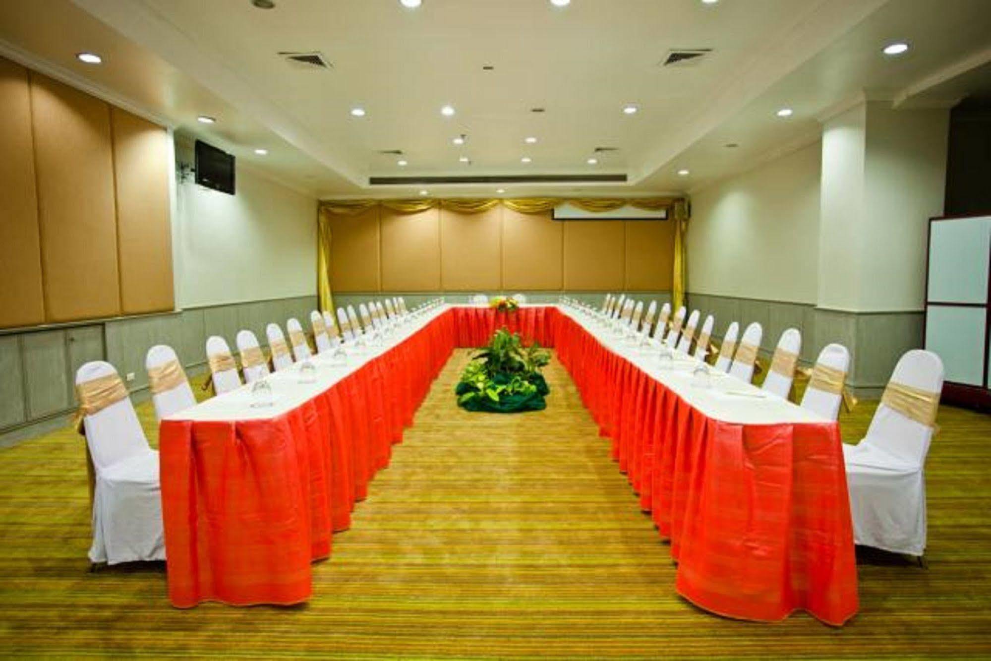 Hotel Courtyard By Marriott Phuket Town Exterior foto
